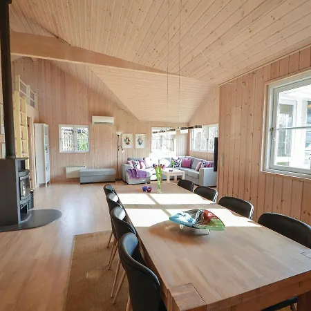 Dom wakacyjny Four Bedroom Holiday In